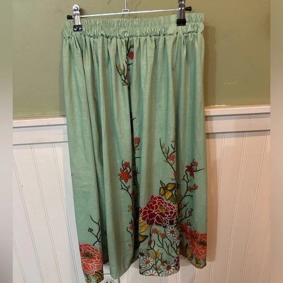 Pretty flowered long skirt - Picture 1 of 3
